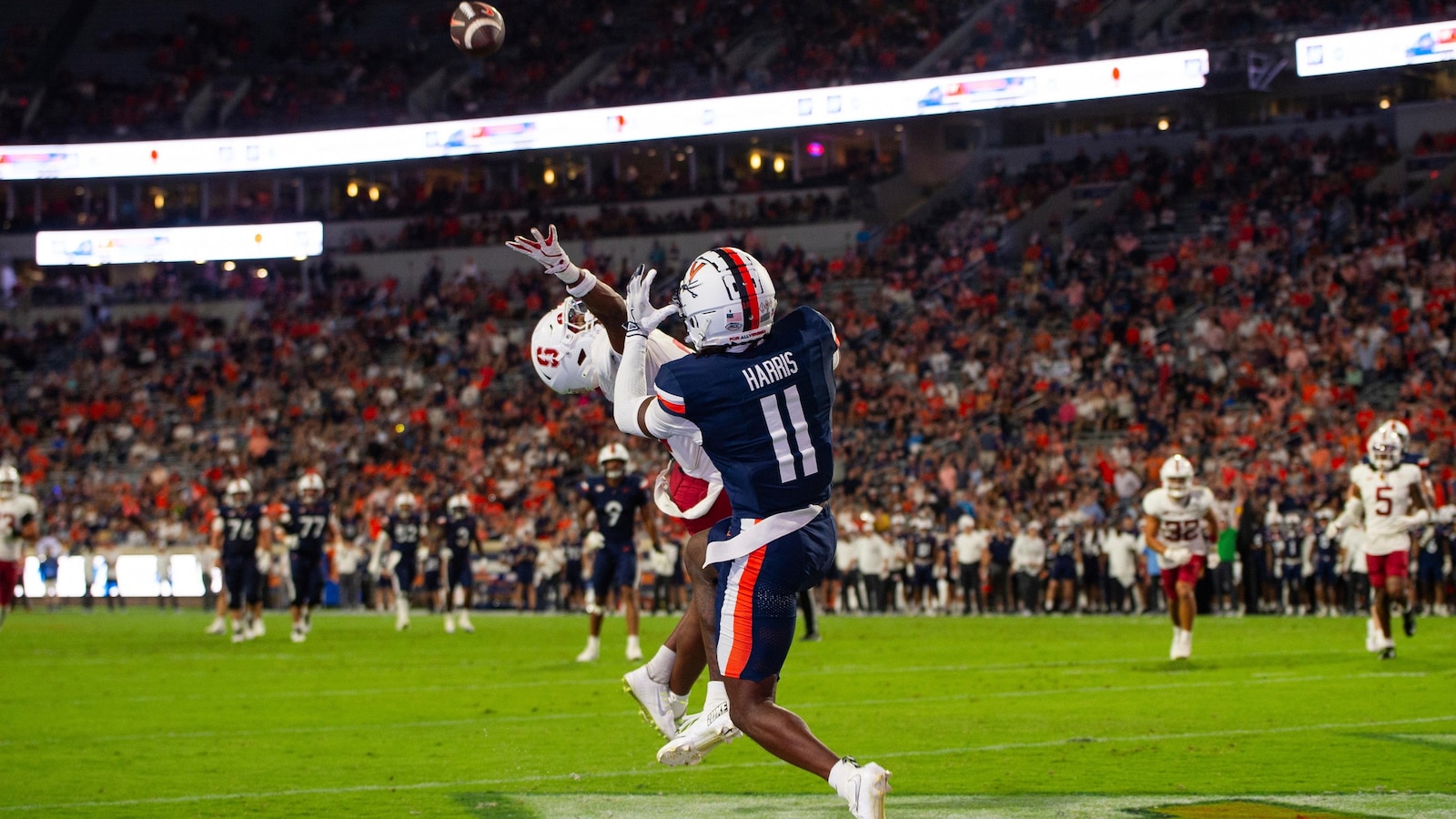 Virginia offense keeps rolling, beats Stanford 48-20